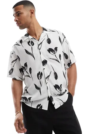 JACK & JONES Hvid skjorte med korte ærmer og reverskrave i blomstermønster