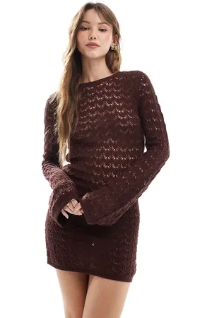 Miss Selfridge Chokoladebrun hæklet minikjole med lange ærmer og lav ryg