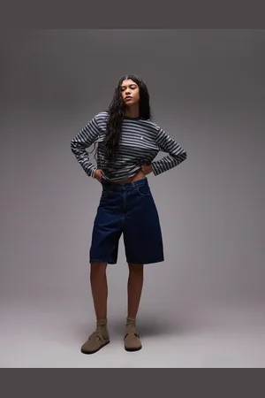 Carhartt Brandon - Mørke og forvaskede denimshorts i løstsiddende pasform