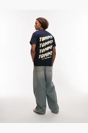 Tommy Hilfiger Marineblå og gul T-shirt med print med bobletekst på ryggen