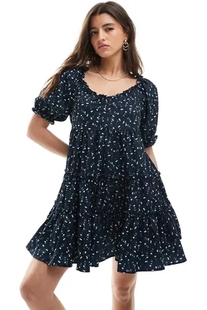 Daisy Street Marineblå lagdelt smock-minikjole med blomstermønster