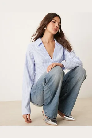 Miss Selfridge Figursyet skjorte med blå striber i poplin