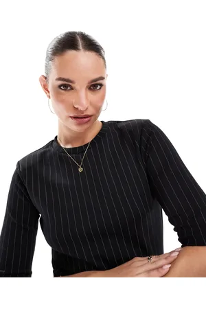 French Connection Regina - Sort tætsiddende T-shirt med nålestriber - Del af sæt