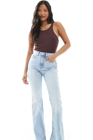 Stradivarius Petite - D74 - Jeans med svaj og slidser i lys vask-Blå
