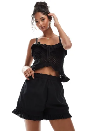 Brave Soul Sorte pull-on-shorts med flæser