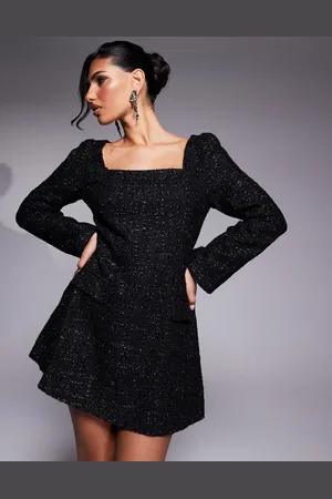 In The Style X Hannah Brown - skræddersyet minikjole med struktur, firkantet hals og lommedetalje i bouclé