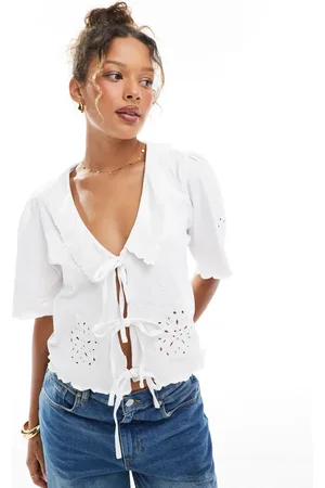 ASOS Cremehvid tea-bluse med krave og broderet detalje