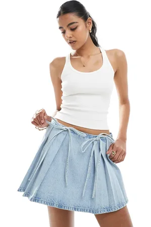 Bershka Lyseblåt denimskort med sløjfe foran