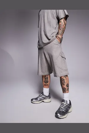 Bershka Grå shorts med slidt look - Del af sæt