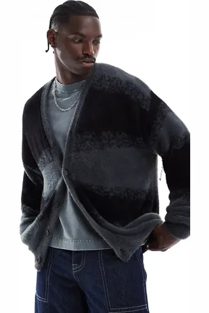 ADPT. Oversized cardigan med diagonalt print i og grå