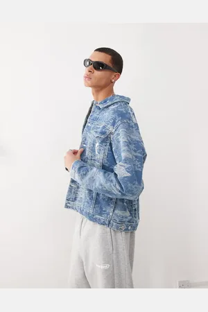 Karl Kani OG - Mellemvasket denimjakke med sliddetaljer og camouflagemønster
