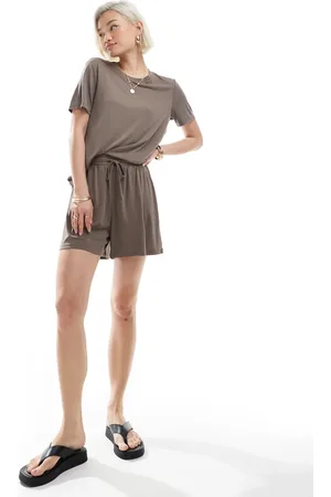Pieces® Børkebrune lette bløde shorts med bindetalje - Del af sæt