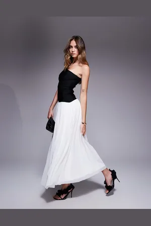 Rare Fashion London - Sort og hvid maxikjole med oneshoulder-snit, sænket talje og kontrasterende tylnederdel-Multifarvet