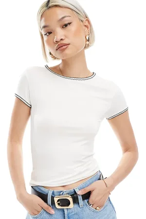 Miss Selfridge Cremehvid top med korte ærmer og rund hals i jersey