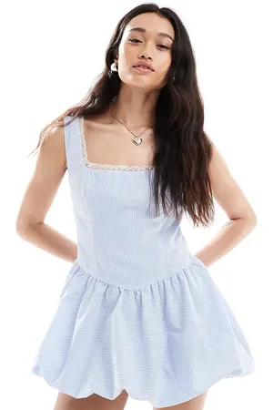 The Frolic Blåstribet minikjole med firkantet hals og blondekant samt pufdesign - Kun hos ASOS