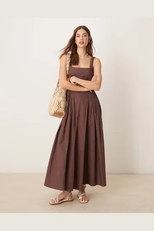 ASOS Chokoladebrun midikjole med dyb rund hals og plisseret talje