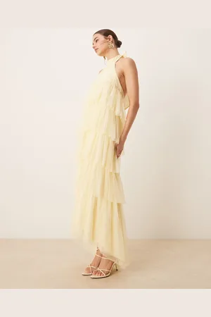 Lace & Beads Citrongul lagdelt maxikjole med åben ryg i tyl