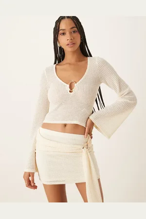 ASOS Cremehvid v-hals-top med tekstur og ærmer med svaj samt guldfarvet kantdetalje - Del af sæt