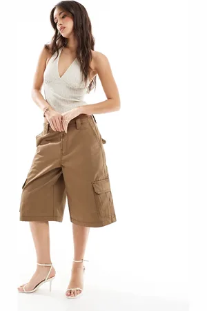 Bershka Skræddersyede longline-shorts i kamelbrun i utility-stil-Neutral