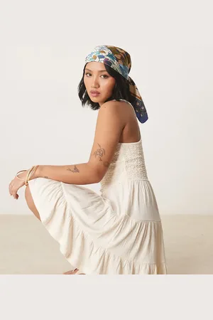 ASOS ASOS DESIGN Petite - Cremehvid lagdelt minikjole med dyb, rund hals i krølstof