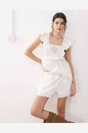 Reclaimed Hvide shorts med broderet kant - Del af sæt