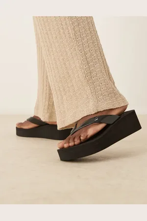 ASOS Tigerlily - Sorte sandaler med kilehæl og tårem