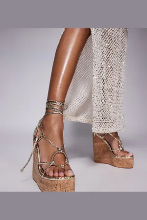Simmi London SIMMI London - Jadey - Wide Fit - Guldfarvede højhælede sandaler med stropper og kilehæl
