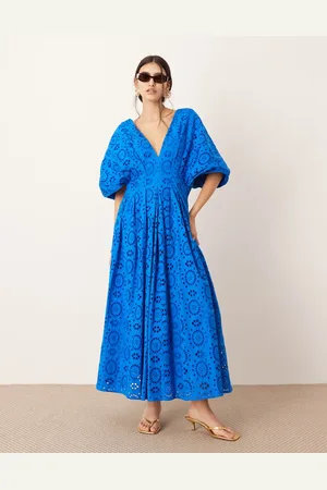 ASOS Broderet midikjole med brede ærmer og dyb udskæring i -Hvid