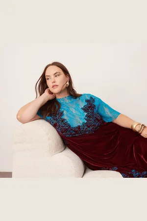 ASOS Curve - Bordeauxrød midikjole i velour med søjlesnit og påsyet blondemønster-Multifarvet
