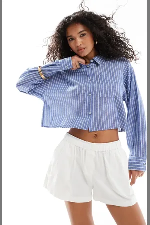 ASOS Cropped og stribet skjorte med slå-om-detalje på ryggen i neutral farve-Multifarvet