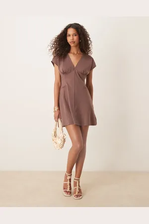 ASOS Mokkabrun og kortærmet minikjole med dyb udskæring og sømdetaljer