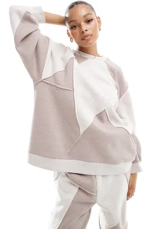 ASOS Oversized sweatshirt med patchwork-detaljer i havrefarvet blanding - Del af sæt-Neutral