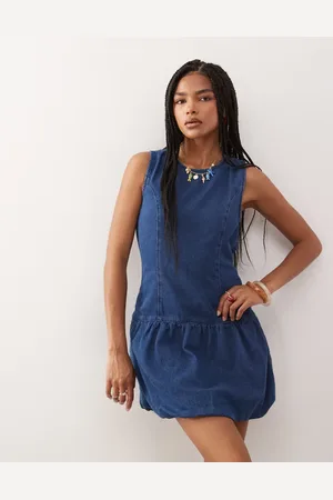 Reclaimed Ærmeløs og indigoblå minikjole i denim med puffball-design
