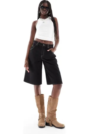 Bershka Lange og baggy sorte shorts med kontrastsyninger-Brun