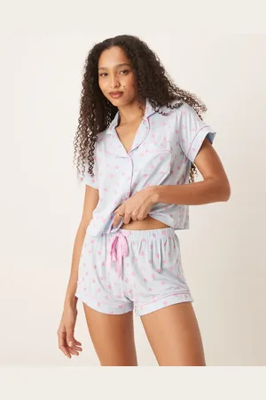 Boux Avenue Blåt sæt med kortærmet skjorte med reverskrave og shorts med jordbærprint i modal