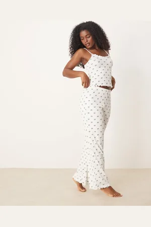 Boux Avenue Hvidt pyjamassæt med cami-top og bukser med monokromt sløjfeprint