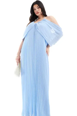 TFNC TFNC - Brudepiger Plus - Plisseret maxikjole med cold shoulder-snit i pudderblå chiffon