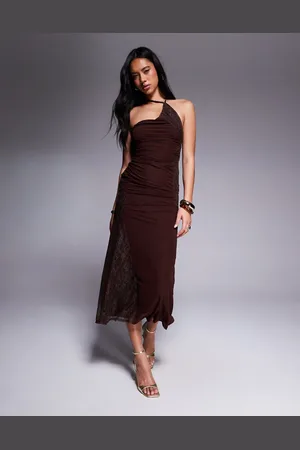 ASOS Chokoladebrun midikjole med oneshoulder-snit, stretch og patchwork-design i chiffon og blondestof
