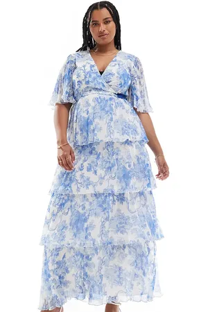 ASOS ASOS DESIGN Curve - Maxikjole med kimonoærmer og lagdelt nederdel samt plisseringer og blåt blomsterprint - Kun hos ASOS-Multifarvet