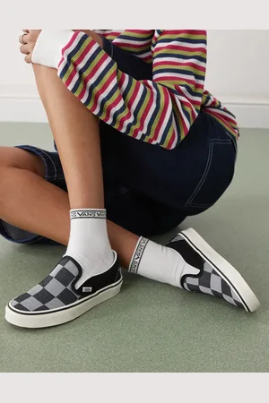 Vans Classic - Sorte slip on-sneakers med hvide og sorte skaktern