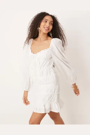 Gina Tricot Hvid minikjole med hjerteformet hals og lange ærmer i broderie anglaise