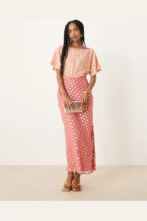 Never Fully Dressed Tilly - maxikjole i metallisk stil med offshoulder