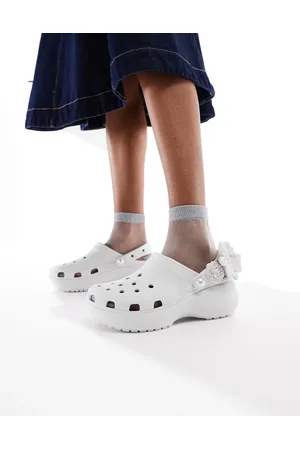 Crocs Classic - Lysegrå flatform-clogs