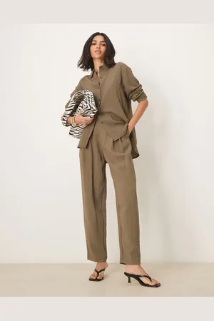 ASOS Kakigrønne tapered bukser med knapdetalje i taljen - Del af sæt