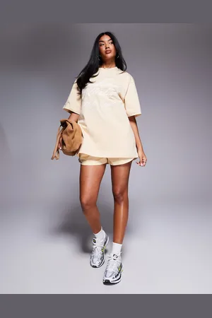 ASOS Weekend Collective - Lysegul og oversized T-shirt med tekstlogo