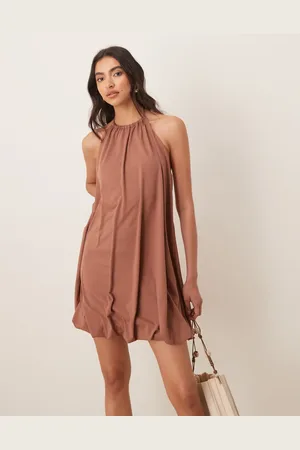 ASOS Blød mokkafarvet minikjole med halterneck-Brun