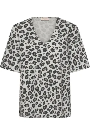 Freequent Blouse From Freequent In A Soft Material With Allover Leopard Print. The Blouse Tops T-shirts & Tops Short-sleeved Multi/patterned
