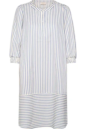 Freequent Dress From Freequent In A Lightly Embossed Material With Stripes. The Dress Has Kort Kjole Blue