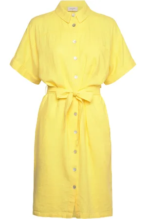 Freequent Shirt Dress From Freequent In A Light Material. The Dress Has A Simple Silhouett Kort Kjole Yellow