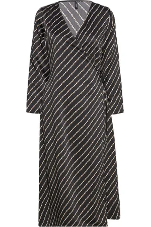 ONLY Onlthalia L/S Wrap Midi Dress Bf Ptm Knælang Kjole Black